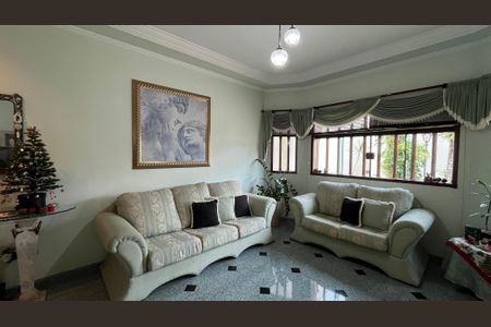 Casa à venda com 274m², 3 quartos e 5 vagas