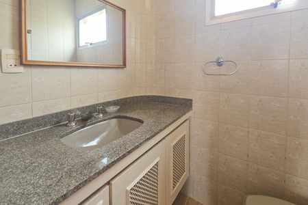 banheiro de apartamento para alugar com 3 quartos, 130m² em Balneario Cidade Atlantica, Guarujá
