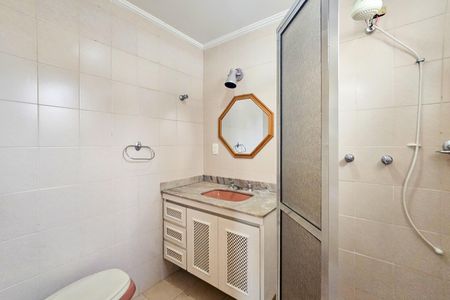 banheiro de apartamento para alugar com 3 quartos, 130m² em Balneario Cidade Atlantica, Guarujá