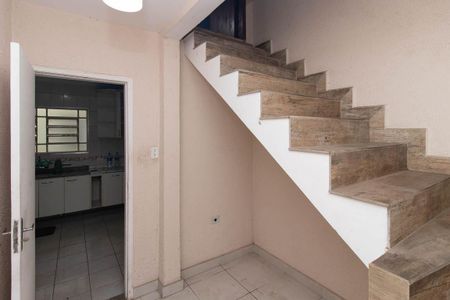 Casa para alugar com 80m², 4 quartos e 1 vaga Casa para alugar com 80m², 4 quartos e 1 vagaEscada