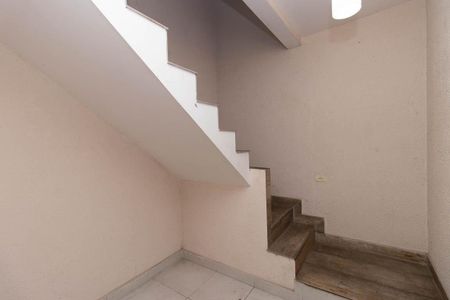 Casa para alugar com 80m², 4 quartos e 1 vaga Casa para alugar com 80m², 4 quartos e 1 vagaEscada