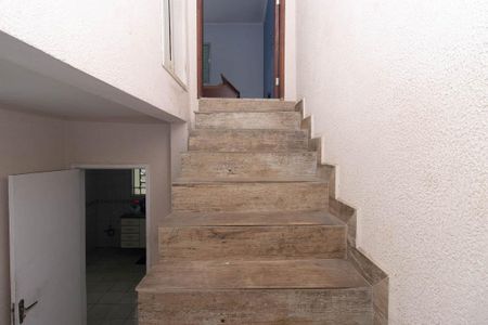 Casa para alugar com 80m², 4 quartos e 1 vaga Casa para alugar com 80m², 4 quartos e 1 vagaEscada