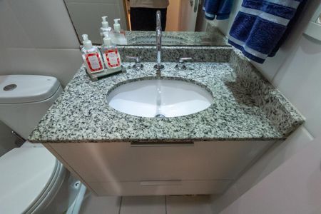 Apartamento à venda com 71m², 2 quartos e 1 vaga Apartamento à venda com 71m², 2 quartos e 1 vagaBanheiro Social