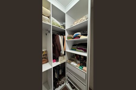 Apartamento à venda com 80m², 2 quartos e 1 vaga Apartamento à venda com 80m², 2 quartos e 1 vagaCloset da Suíte