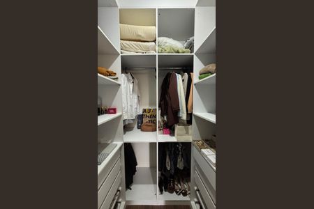 Apartamento à venda com 80m², 2 quartos e 1 vaga Apartamento à venda com 80m², 2 quartos e 1 vagaCloset da Suíte