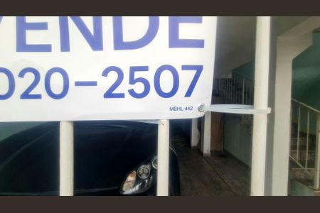 Casa à venda com 350m², 6 quartos e 2 vagasFachada do imóvel com placa QuintoAndar