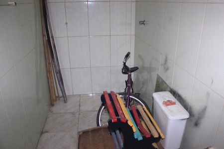 Casa à venda com 350m², 6 quartos e 2 vagasBanheiro da garagem