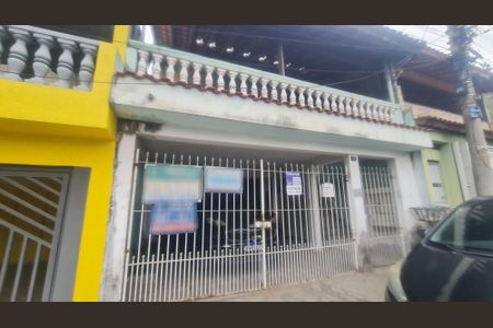 Casa à venda com 350m², 6 quartos e 2 vagasFachada do imóvel com placa QuintoAndar