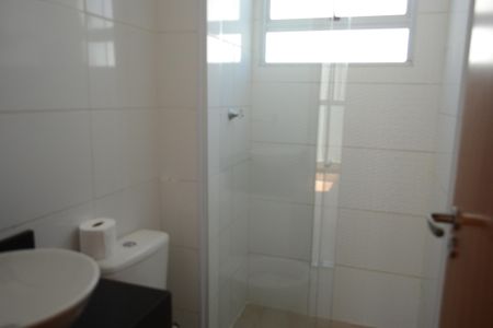 Banheiro  de apartamento para alugar com 2 quartos, 43m² em Parque Santa Rosa, Suzano