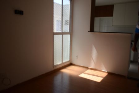 Sala de apartamento para alugar com 2 quartos, 43m² em Parque Santa Rosa, Suzano