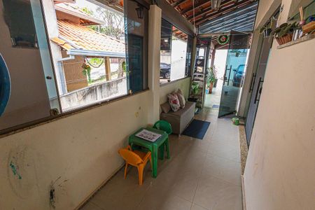 Casa à venda com 187m², 3 quartos e 4 vagasarea de serviço