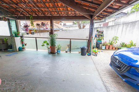 Casa à venda com 187m², 3 quartos e 4 vagasVaranda / estacionamento