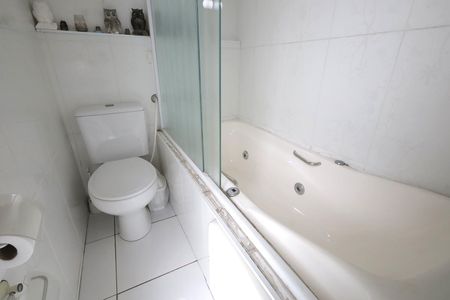 Apartamento à venda com 180m², 3 quartos e 3 vagas Apartamento à venda com 180m², 3 quartos e 3 vagasBanheiro Cobertura