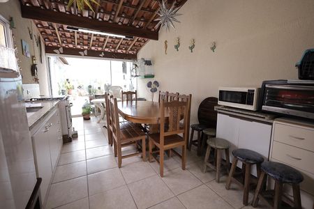 Apartamento à venda com 180m², 3 quartos e 3 vagas Apartamento à venda com 180m², 3 quartos e 3 vagasÁrea gourmet / Cobertura