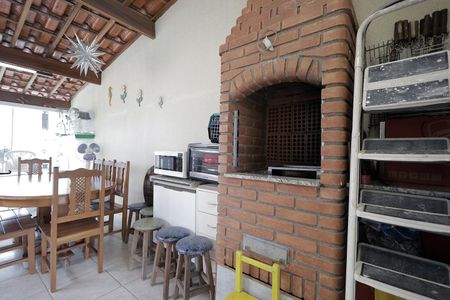 Apartamento à venda com 180m², 3 quartos e 3 vagas Apartamento à venda com 180m², 3 quartos e 3 vagasÁrea gourmet / Cobertura