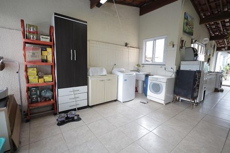 Apartamento à venda com 180m², 3 quartos e 3 vagas Apartamento à venda com 180m², 3 quartos e 3 vagasÁrea de Serviço