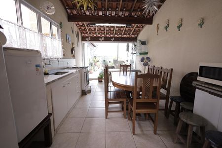 Apartamento à venda com 180m², 3 quartos e 3 vagas Apartamento à venda com 180m², 3 quartos e 3 vagasÁrea gourmet / Cobertura