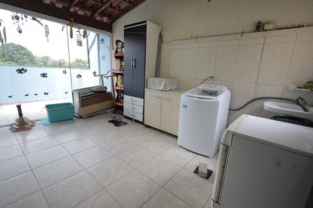 Apartamento à venda com 180m², 3 quartos e 3 vagas Apartamento à venda com 180m², 3 quartos e 3 vagasÁrea de Serviço