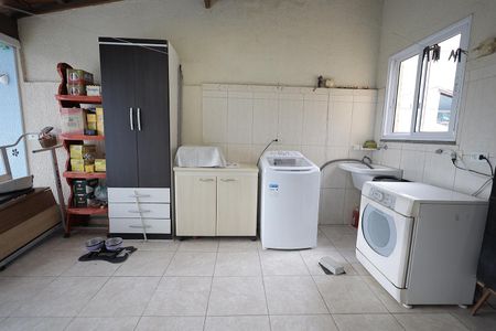 Apartamento à venda com 180m², 3 quartos e 3 vagas Apartamento à venda com 180m², 3 quartos e 3 vagasÁrea de Serviço