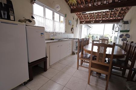 Apartamento à venda com 180m², 3 quartos e 3 vagas Apartamento à venda com 180m², 3 quartos e 3 vagasÁrea gourmet / Cobertura