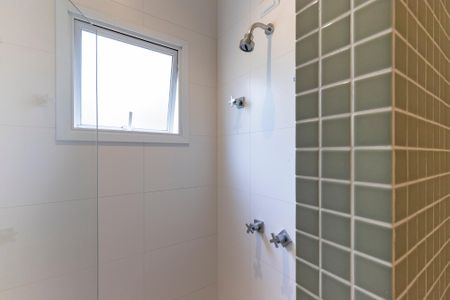 Casa de condomínio para alugar com 350m², 4 quartos e 4 vagas Casa de condomínio para alugar com 350m², 4 quartos e 4 vagasBanheiro da suíte 4