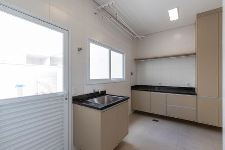 Casa de condomínio para alugar com 350m², 4 quartos e 4 vagas Casa de condomínio para alugar com 350m², 4 quartos e 4 vagasÁrea de serviço