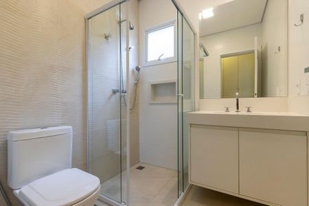 Casa de condomínio para alugar com 350m², 4 quartos e 4 vagas Casa de condomínio para alugar com 350m², 4 quartos e 4 vagasBanheiro da suíte 2