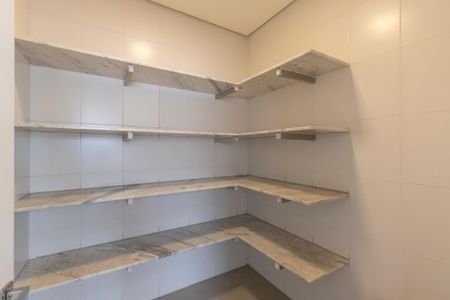 Casa de condomínio para alugar com 350m², 4 quartos e 4 vagas Casa de condomínio para alugar com 350m², 4 quartos e 4 vagasDespensa