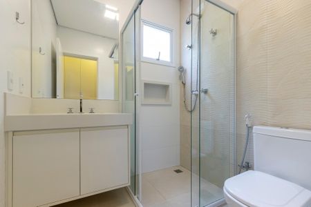 Casa de condomínio para alugar com 350m², 4 quartos e 4 vagas Casa de condomínio para alugar com 350m², 4 quartos e 4 vagasBanheiro da suíte 3