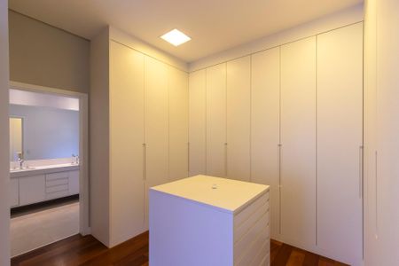 Casa de condomínio para alugar com 350m², 4 quartos e 4 vagas Casa de condomínio para alugar com 350m², 4 quartos e 4 vagasQuarto da suíte 1