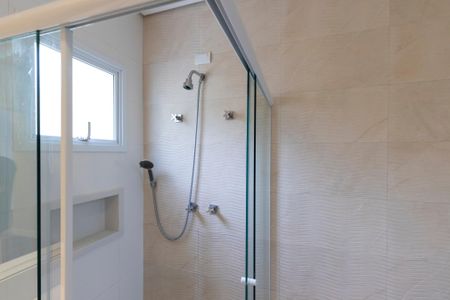 Casa de condomínio para alugar com 350m², 4 quartos e 4 vagas Casa de condomínio para alugar com 350m², 4 quartos e 4 vagasBanheiro da suíte 1