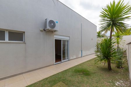 Casa de condomínio para alugar com 350m², 4 quartos e 4 vagas Casa de condomínio para alugar com 350m², 4 quartos e 4 vagasQuintal