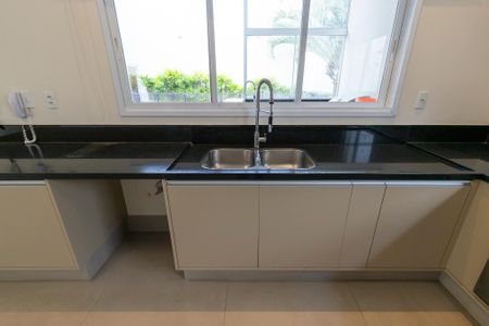 Casa de condomínio para alugar com 350m², 4 quartos e 4 vagas Casa de condomínio para alugar com 350m², 4 quartos e 4 vagasCozinha