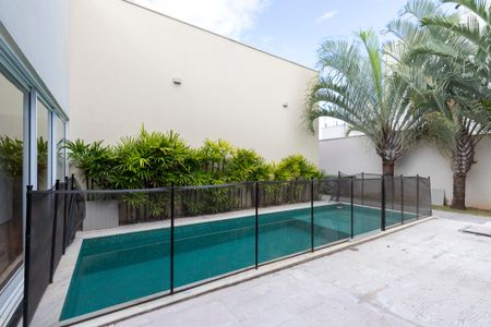 Casa de condomínio para alugar com 350m², 4 quartos e 4 vagas Casa de condomínio para alugar com 350m², 4 quartos e 4 vagasPiscina