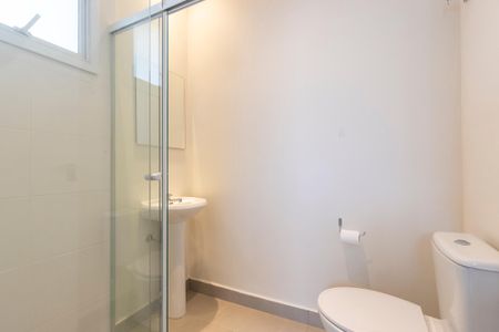 Casa de condomínio para alugar com 350m², 4 quartos e 4 vagas Casa de condomínio para alugar com 350m², 4 quartos e 4 vagasBanheiro de serviço