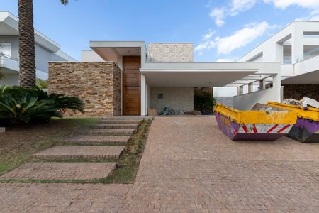 Casa de condomínio para alugar com 350m², 4 quartos e 4 vagas Casa de condomínio para alugar com 350m², 4 quartos e 4 vagasFachada