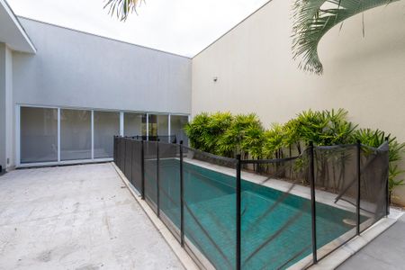 Casa de condomínio para alugar com 350m², 4 quartos e 4 vagas Casa de condomínio para alugar com 350m², 4 quartos e 4 vagasPiscina