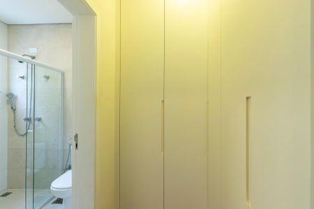 Casa de condomínio para alugar com 350m², 4 quartos e 4 vagas Casa de condomínio para alugar com 350m², 4 quartos e 4 vagasQuarto da suíte 3