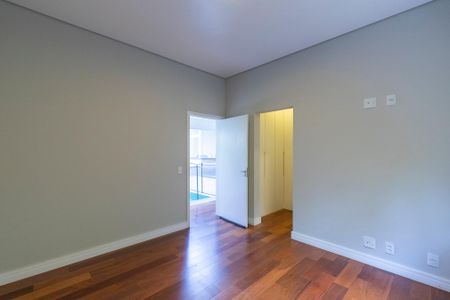 Casa de condomínio para alugar com 350m², 4 quartos e 4 vagas Casa de condomínio para alugar com 350m², 4 quartos e 4 vagasQuarto da suíte 2