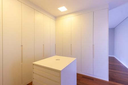 Casa de condomínio para alugar com 350m², 4 quartos e 4 vagas Casa de condomínio para alugar com 350m², 4 quartos e 4 vagasQuarto da suíte 1