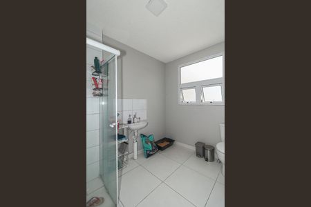 Banheiro de apartamento para alugar com 1 quarto, 44m² em Santa Fé, Porto Alegre