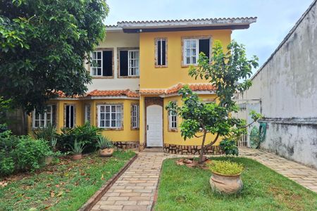 Casa à venda com 258m², 3 quartos e 3 vagasQuintal