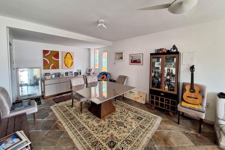 Sala 1 de casa à venda com 3 quartos, 258m² em Piratininga, Niterói