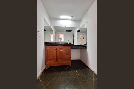 Casa à venda com 258m², 3 quartos e 3 vagasBanheiro da Suíte 1