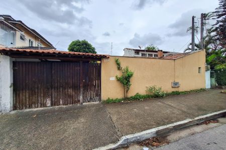 Casa à venda com 258m², 3 quartos e 3 vagasFachada