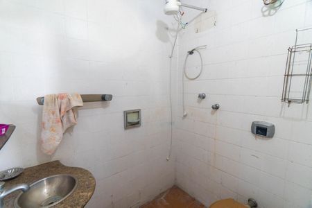 Casa à venda com 760m², 3 quartos e 8 vagasSalão - Banheiro