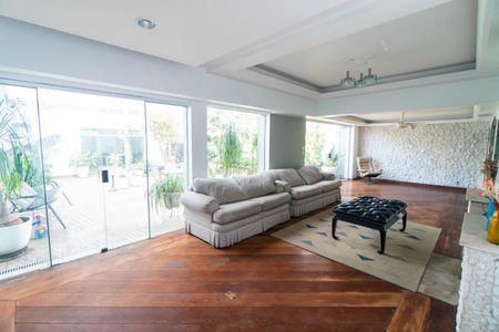 Casa à venda com 760m², 3 quartos e 8 vagasSala