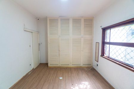 Casa à venda com 760m², 3 quartos e 8 vagasSuite