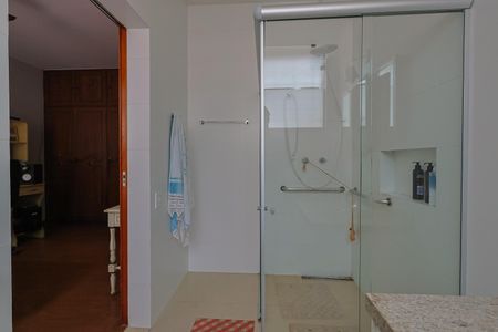 Casa à venda com 390m², 6 quartos e 6 vagasBanheiro da Suíte