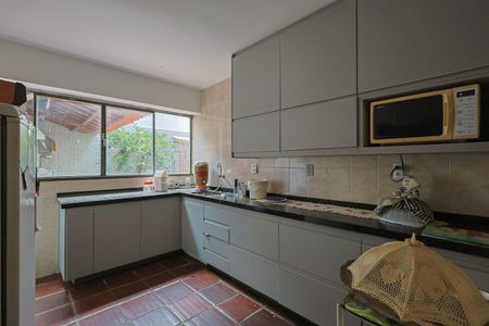 Casa à venda com 390m², 6 quartos e 6 vagasCozinha